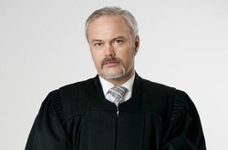 Адвокат: Патрульні в Дніпрі могли відразу застрелити злочинця, для цього додаткові права їм не потрібні