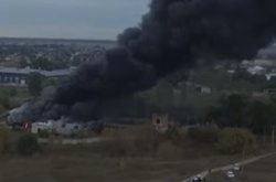 Пожежа в Броварах охопила 800 квадратних метрів складів, на яких зберігали гуму