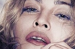 Мадонна «разместила» Хиллари Клинтон между ног