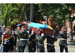 Уряд збільшить розмір допомоги на поховання військовослужбовців до 7 тис. грн