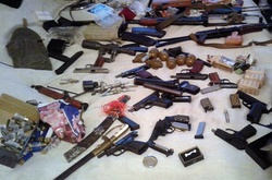 В Києві поліція вилучила в квартирного злодія арсенал зброї