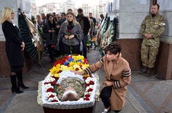 На Майдані відбулося прощання з донецьким волонтером, який скоїв самогубство