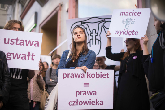 Як аборти розкололи Польщу. Висновки для України