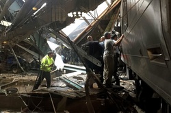 У США потяг врізався у станцію: троє загиблих, понад 100 людей поранено