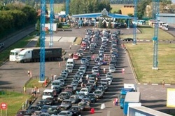 На українсько-польському кордоні застрягли понад 700 автівок