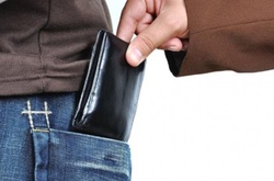 У Дарницькому районі скоєно напад на чоловіка. Викрадено 300 тисяч гривень (ФОТО)