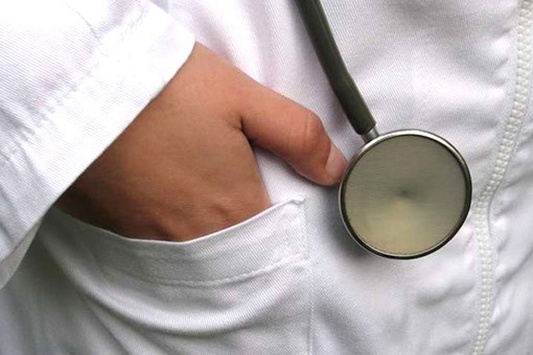 Окупанти недоплачують кримським лікарям понад 11 тис. руб. зарплати