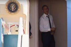 «Білл, підемо»: Обама втомився чекати Клінтона на борту №1