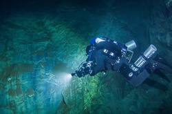 Самая глубокая в мире: спелеологи обнаружили бездонную пещеру