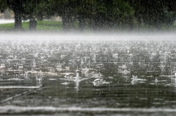 Українців попереджають про складні погодні умови в окремих областях