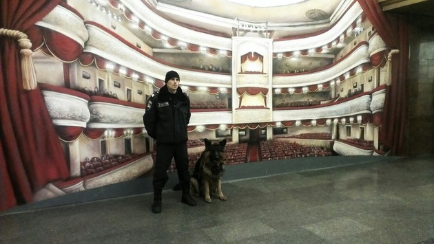 На київській станції метро «Театральна» померла людина