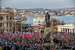 Українська влада десятиліттями здавала Севастополь Росії