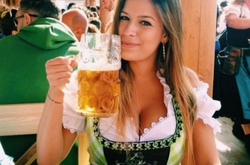 Пиво, сосиски и красивые девушки: фотографии Октоберфеста-2016 из инстаграма