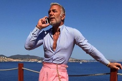 Танцующий миллионер сфотографировался в образе Владимира Путина