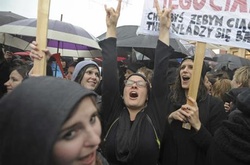 Польська влада передумала забороняти аборти