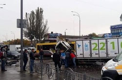 У Києві п'яні пішоходи влаштували масштабну ДТП