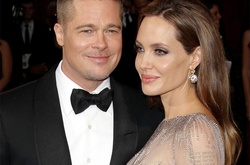 Анджелина Джоли сведет все татурировки, связанные с Брэдом Питтом