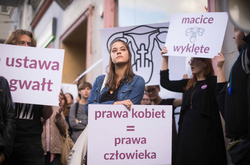 За те, щоб відхилити законопроект проголосували 352 депутати