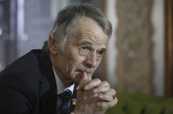 Лідерів кримськотатарського народу Мустафа Джемілєв