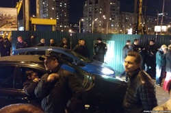 У Києві перекрили рух на Оболоні з вимогою зупинити будівництво ТРЦ 