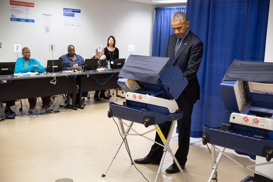 Обама достроково проголосував на виборах президента США