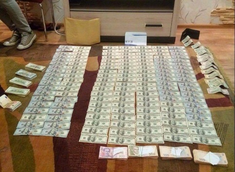 Детективи НАБУ знайшли у судді в Дніпрі купу готівки 