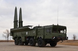 «Іскандер» призначений для знищення таких цілей, як ракетні комплекси, реактивні системи залпового вогню і далекобійна артилерія, літаки і вертольоти на аеродромах, командні пункти та вузли зв'язку