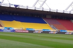 Найбільший у світі прапор України розгорнули на стадіоні у Кракові