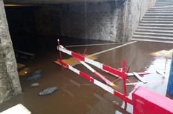 Як у Києві затопило підземний пішохідний перехід