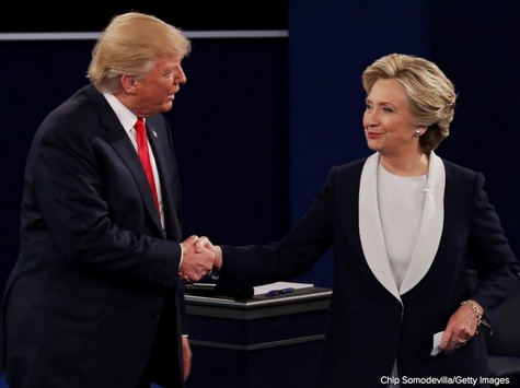 Трамп і Клінтон потиснули один одному руки тільки в кінці дебатів