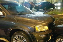 В столиці легковик збив пішоходів і розтрощив п'ять автівок