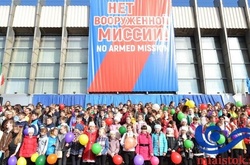 Завдяки таким акціям ватажки бойовиків мають намір показати спостерігачам ОБСЄ, що мирні жителі нібито виступають проти введення місії на Донбас