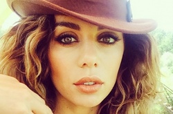 Анна Седокова расплакалась при виде любовницы покойного экс-супруга