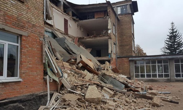 У школі у Василькові обвалилася стіна, здійснюється евакуація