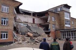 У школі в Василькові обвалилася стіна висотою 9 метрів і шириною 15 метрів