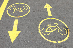 На Оболонській набережній ліквідують велосипедні доріжки