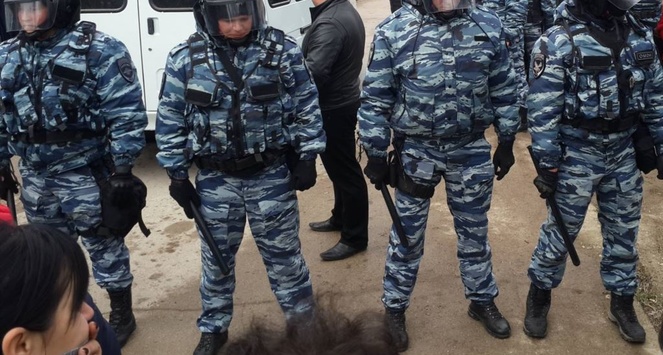 ФСБ знову увірвалася з обшуками до кримських татар: є затримані