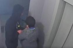 Киянку пограбували у власному під'їзді