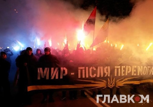 Марш Нації у Києві: активісти запалили шашки та вигукують «Героям слава»