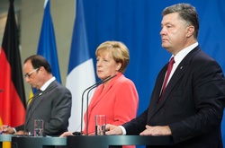 Порошенко поговорив з Меркель і Олландом про зусилля для виконання Росією безпекових умов «Мінська»