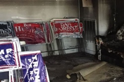 У вікно штабу Республіканської партії США кинули «коктейль Молотова»