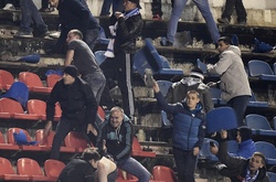 Російські вболівальники влаштували масову бійку у Воронежі 