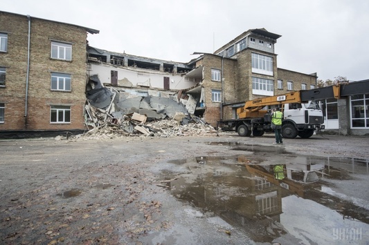 Експерти відкинули одразу кілька версій падіння стіни школи у Василькові