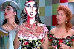 Эскизы костюмов Жан-Поля Готье для фильмов Альмодовара сравнили с финальными кадрами