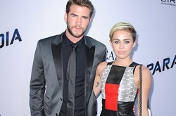 Майли Сайрус позволила фанатам трогать себя за интимные места на концерте