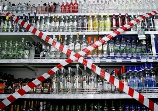 Кримським прокурорам не сподобалося, що біля АЗС не продають алкоголь