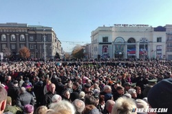 Прощатися з Моторолою зігнали пенсіонерів та студентів