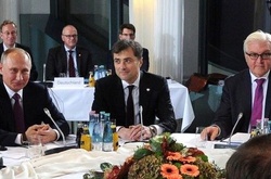 «Між Путіним і Штайнмаєром сидів чоловік, який не міг перебувати там». Європейська преса про зустріч у Берліні