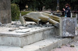  Повалений пам'ятник Леніну у Судаку 