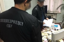 На Одещині чиновник вимагав від підприємця хабар у 20 тис. дол